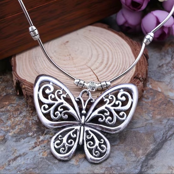 Retro Style Silver Butterfly Pendant Necklace - Picture 2 of 3